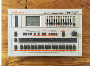 Roland TR-707 (4599)