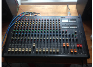 Tascam M-216 (81133)