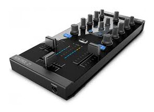 Native Instruments Traktor Kontrol X1 (5372)