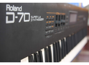 Roland D-70 (65606)