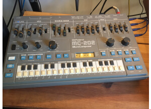Roland MC-202 (25281)