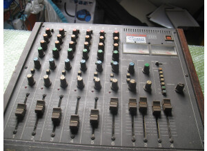 Tascam M-106 (32647)
