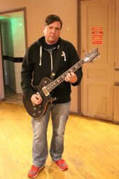 Tim Sult with PRS.JPG Tim Sult with PRS.JPG