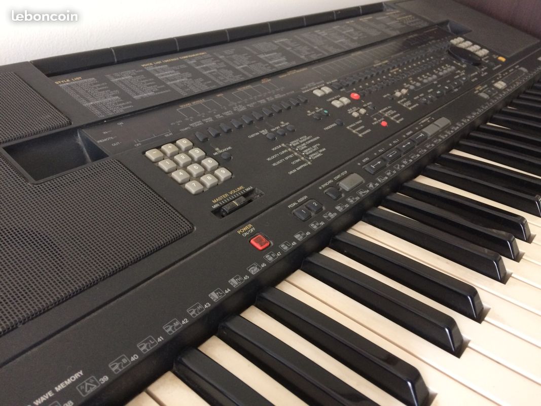 Pictures and images Yamaha PSR-SQ16 - Audiofanzine