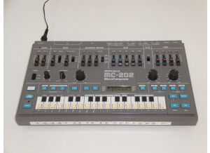 Roland MC-202 (11354)