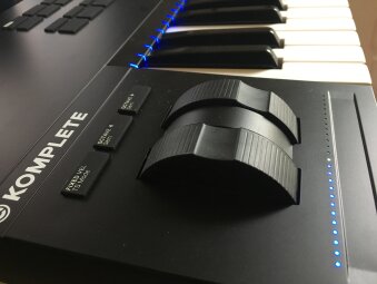 Native Instruments Komplete Kontrol S49 mk2 : molettes Native Instruments Komplete Kontrol S49 mk2 : molettes