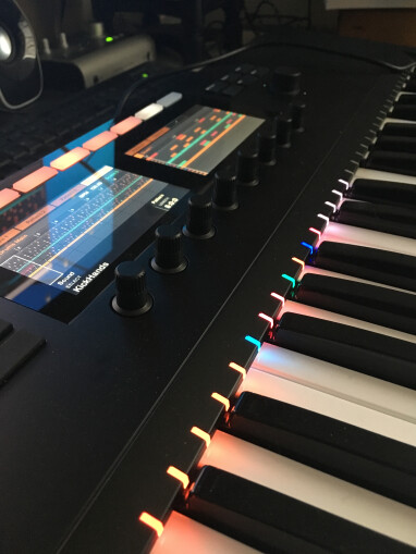 Native Instruments Komplete Kontrol S49 mk2 : lightguide