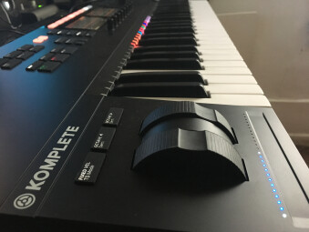 Native Instruments Komplete Kontrol S49 mk2 : side