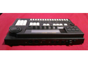 Yamaha QY300 (57710)