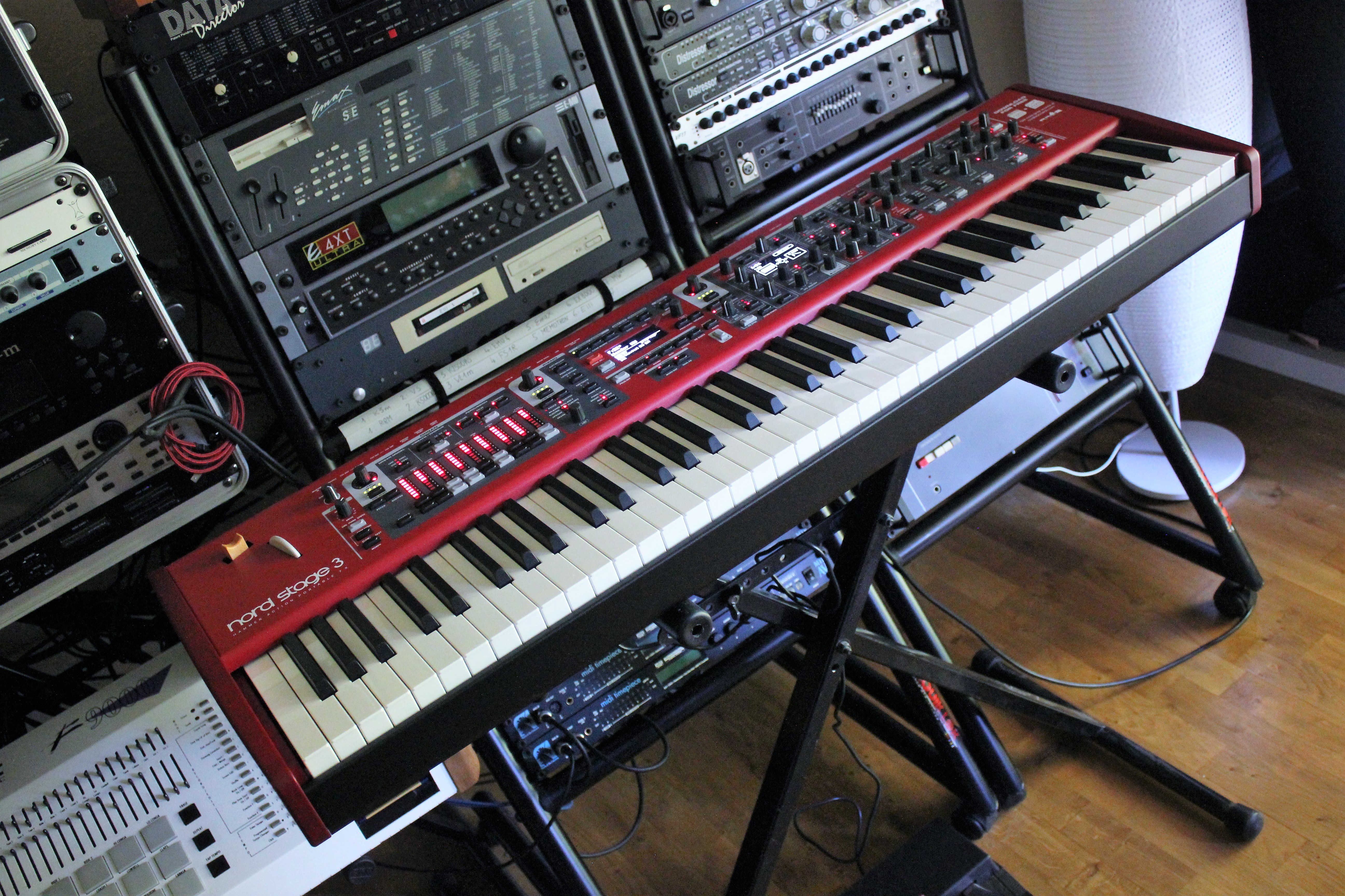 Clavia Nord Stage 3 HP76 : NS3 2tof 03.JPG