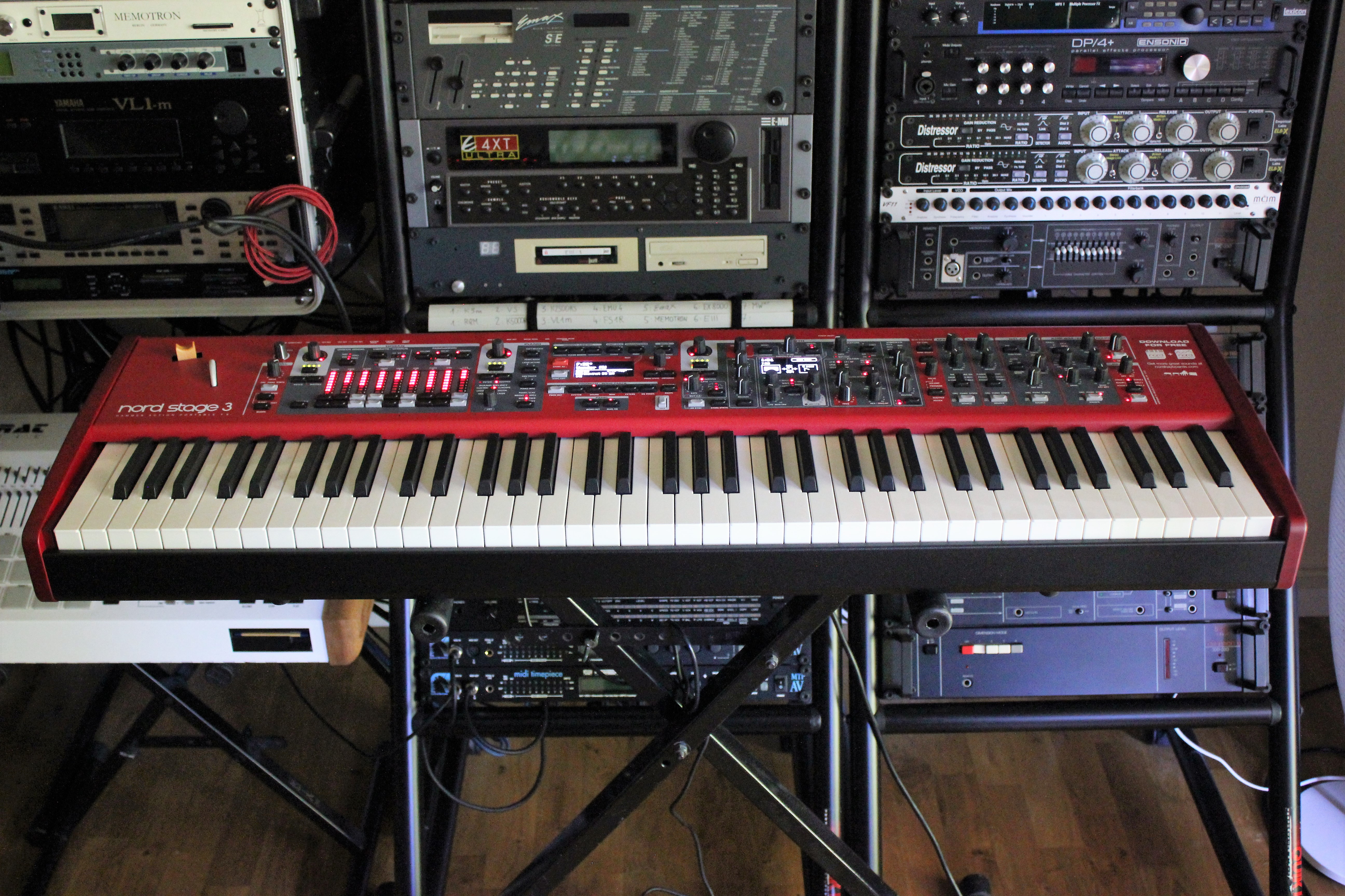 Clavia Nord Stage 3 HP76 : NS3 2tof 02.JPG