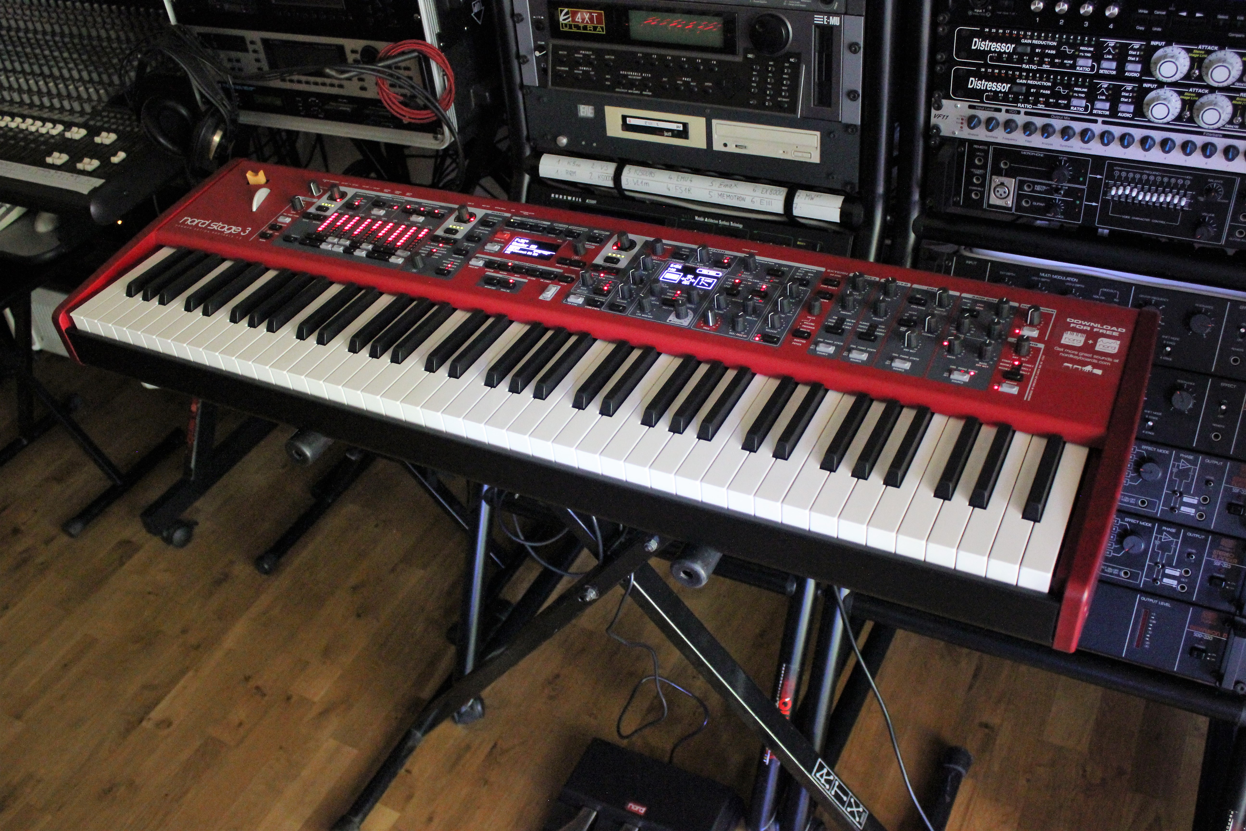 Clavia Nord Stage 3 HP76 : NS3 2tof 04.JPG