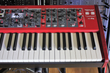Clavia Nord Stage 3 HP76 : NS3 2tof 07.JPG