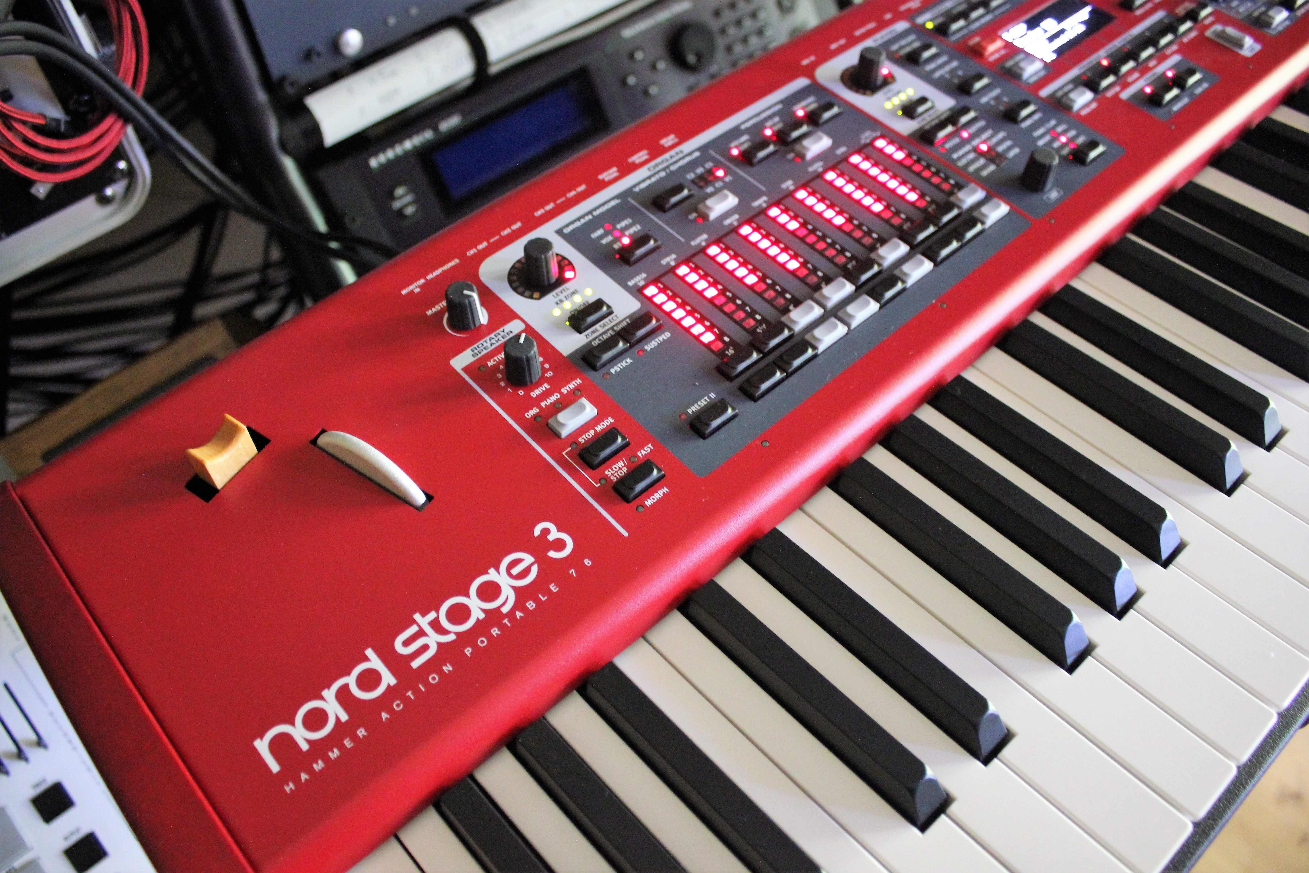 Clavia Nord Stage 3 HP76 : NS3 2tof 08.JPG