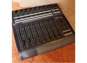 Behringer BFC 2000