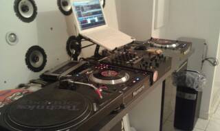 Numark V7