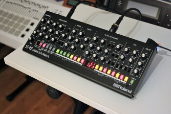 Roland SE-02 : SE 02 2tof 03.JPG Roland SE-02 : SE 02 2tof 03.JPG