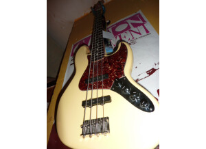 Fender Mexico Deluxe Jazz Bass Vintage White