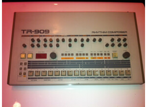 Roland TR-909 (25610)