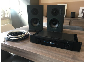 Alesis Monitor One (196)