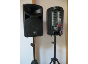 YAMAHA STAGEPAS 400i   2.JPG