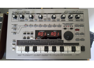 Roland MC-303 (20932)