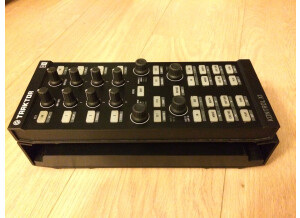 Native Instruments Traktor Kontrol X1 (24338)