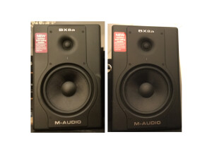 M-Audio BX8a Deluxe (53665)