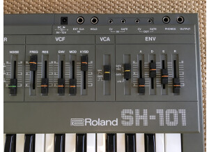 Roland SH-101 (6666)
