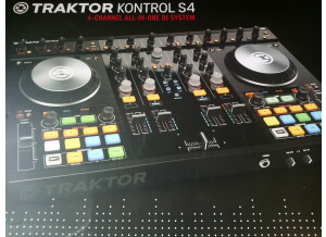Native Instruments Traktor Kontrol S4 (12585)