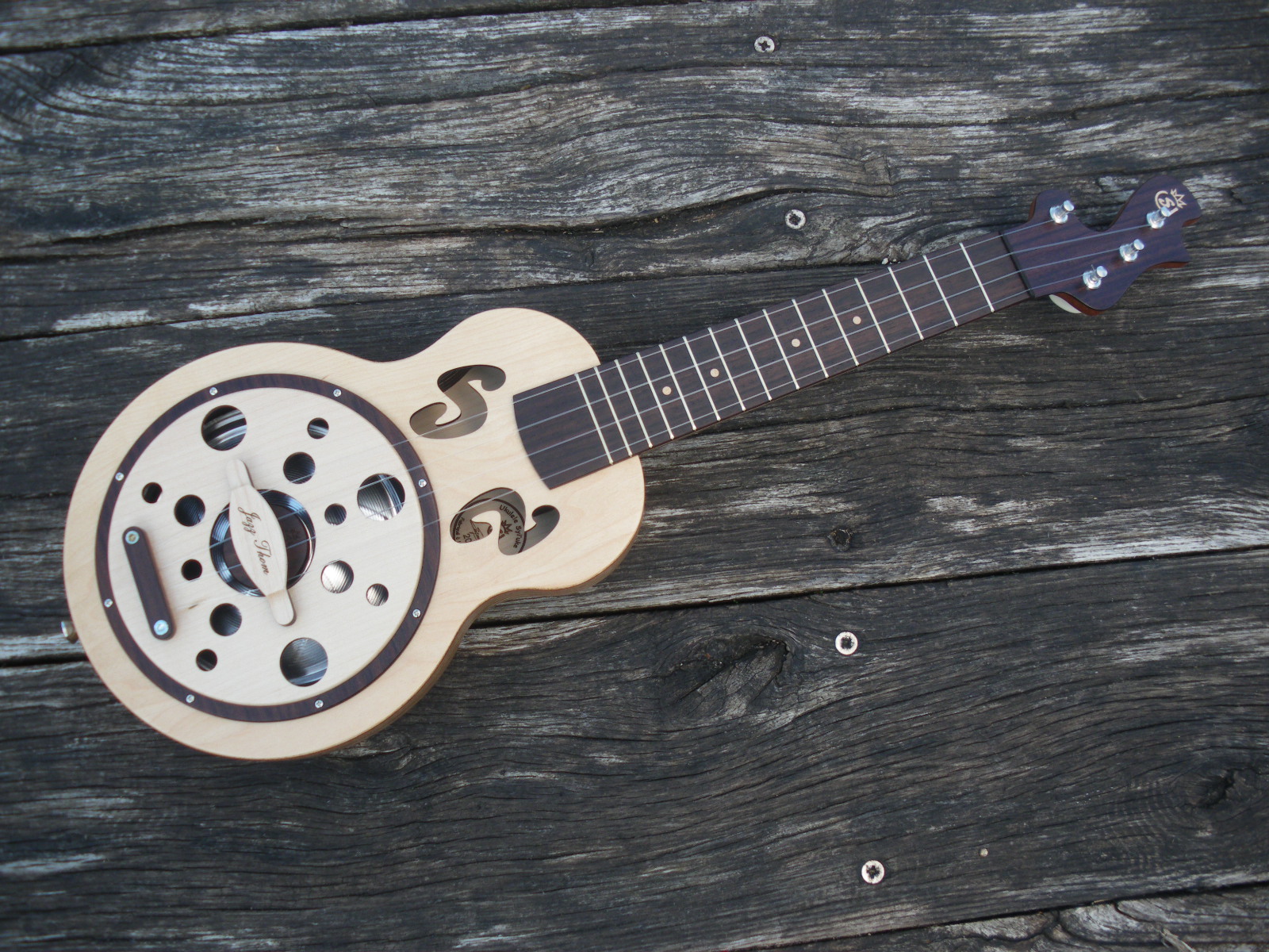 La Case à Ukes Résonateur