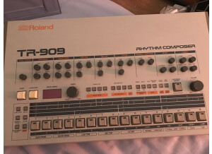 Roland TR-909 (85633)