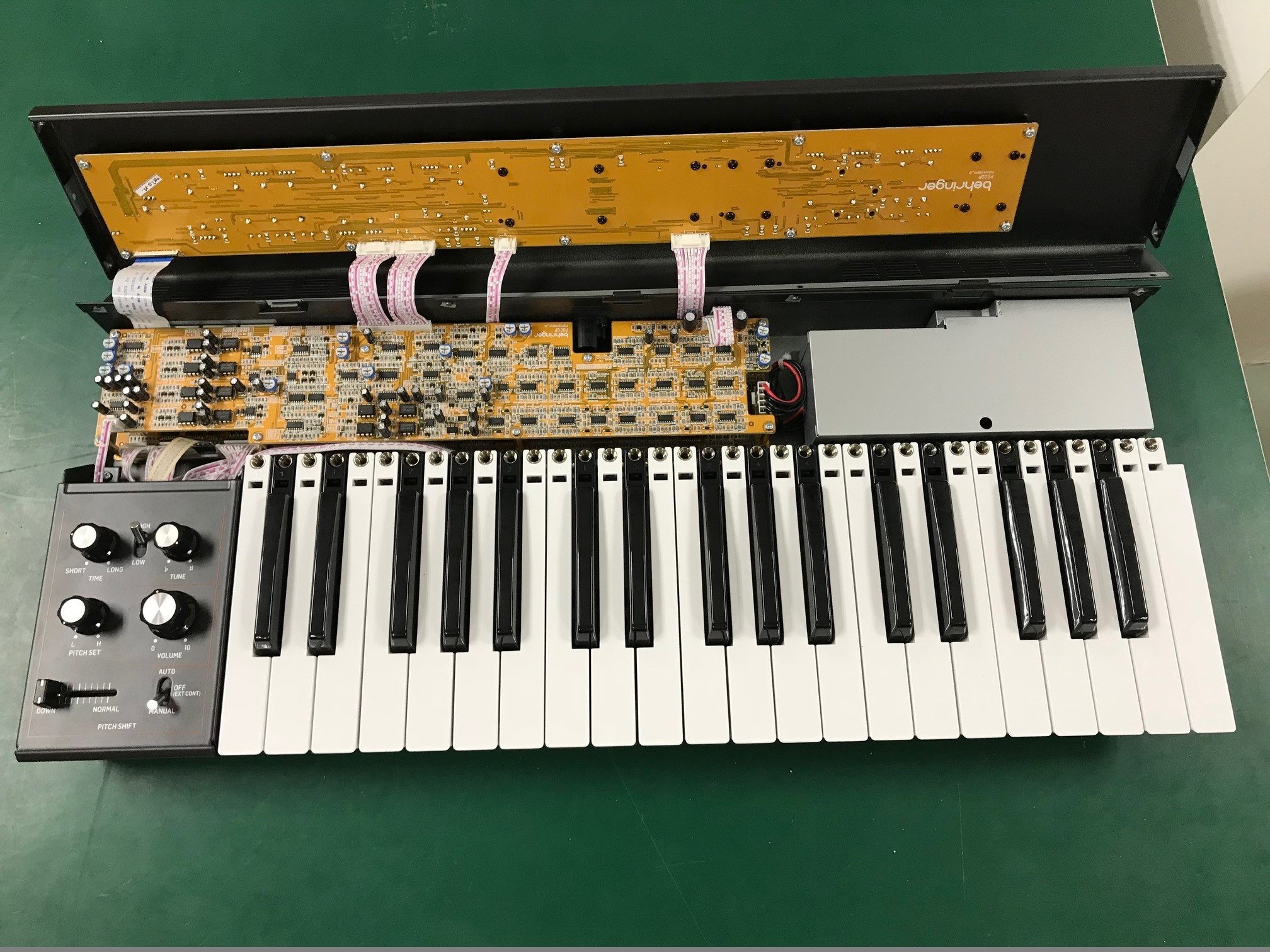 Behringer VP330 clone