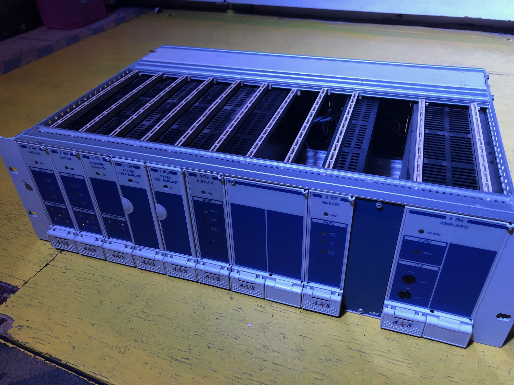 Vends Distributeur Audio/Vidéo analogique AAVS