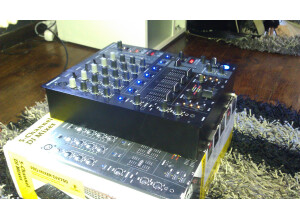 Behringer DJX750 Mixer