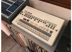 Roland TR-909 (76416)