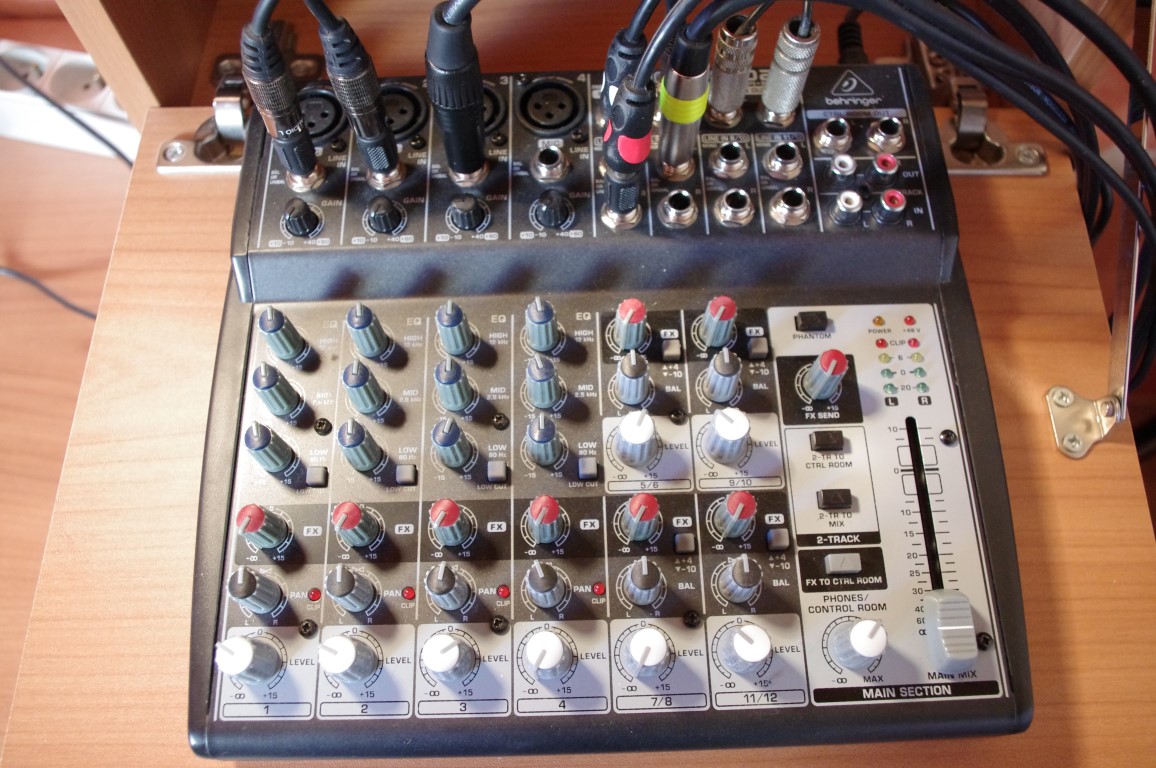 Behringer Xenyx 1202