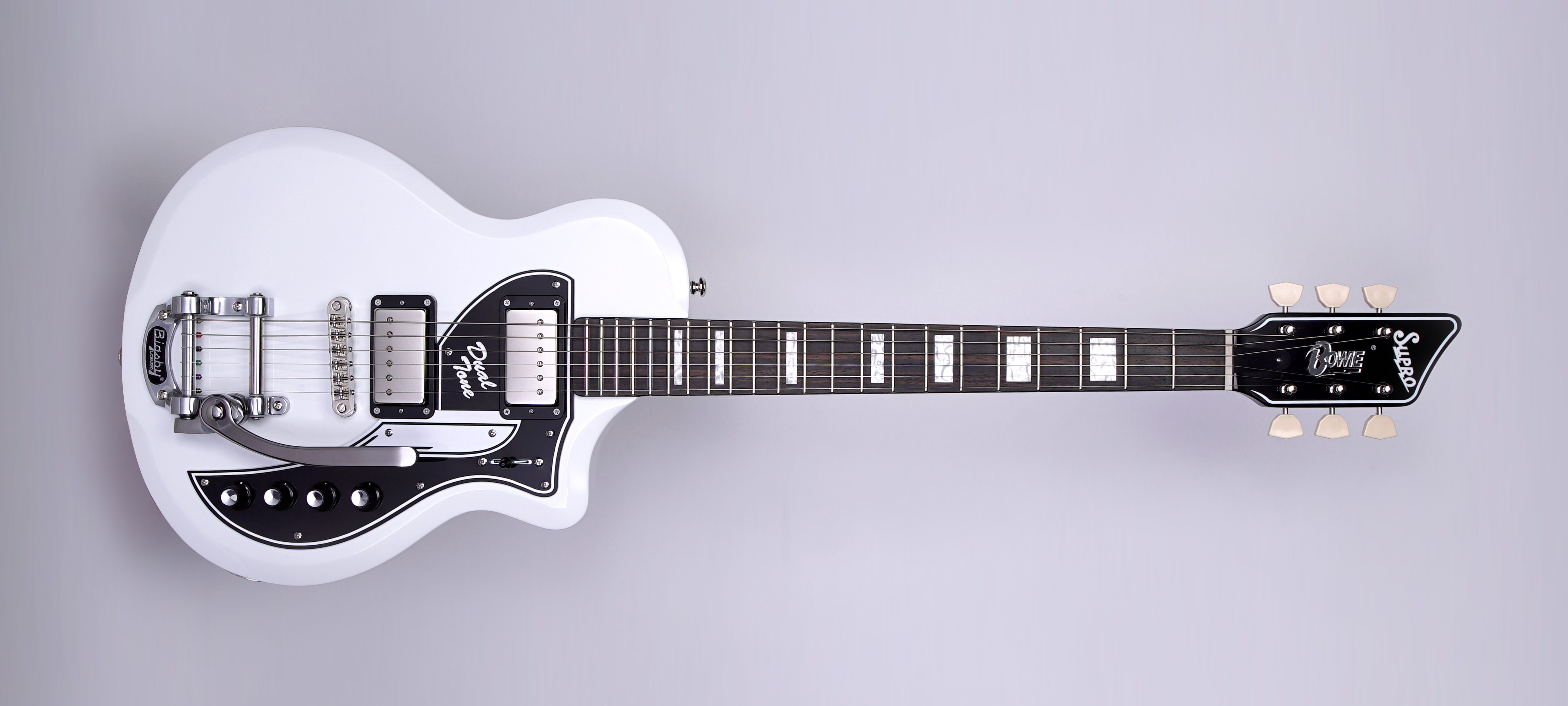 Supro David Bowie Limited Edition Dual Tone : Bowie Guitar e1516762677585