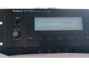 Roland S-750 (40718)