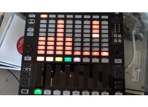 Native Instruments Maschine Jam (747)