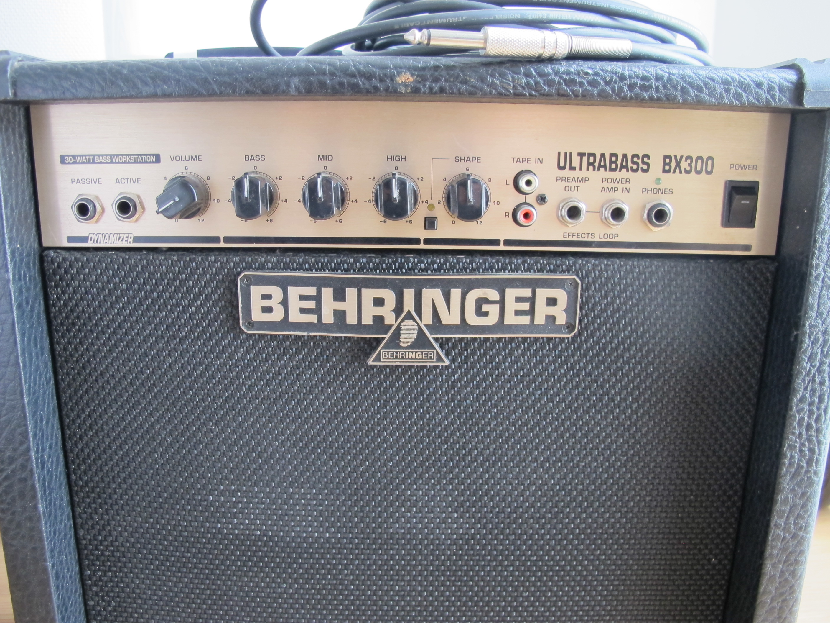 behringer ultrabass bx300