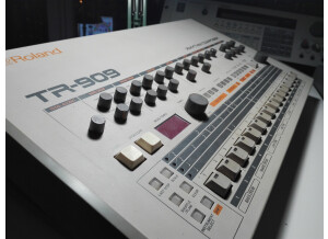 Roland TR-909 (56048)