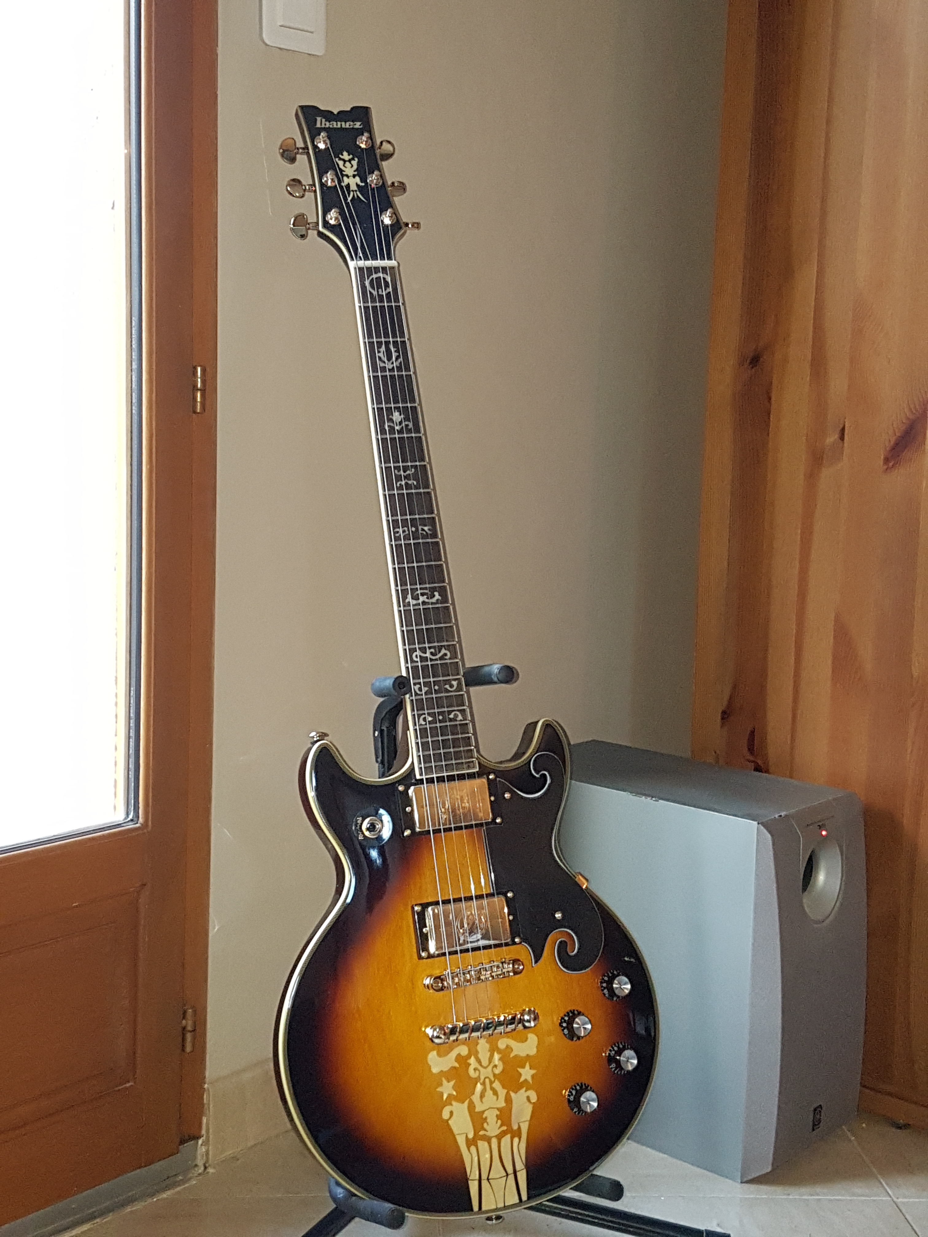Ibanez AR725