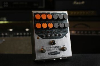 Standing angle in front of amps 900x600 b Standing angle in front of amps 900x600 b