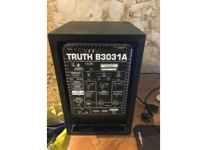 Behringer Truth B3031A (35498)