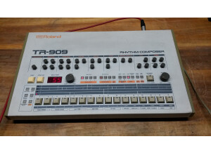 Roland TR-909 (57010)