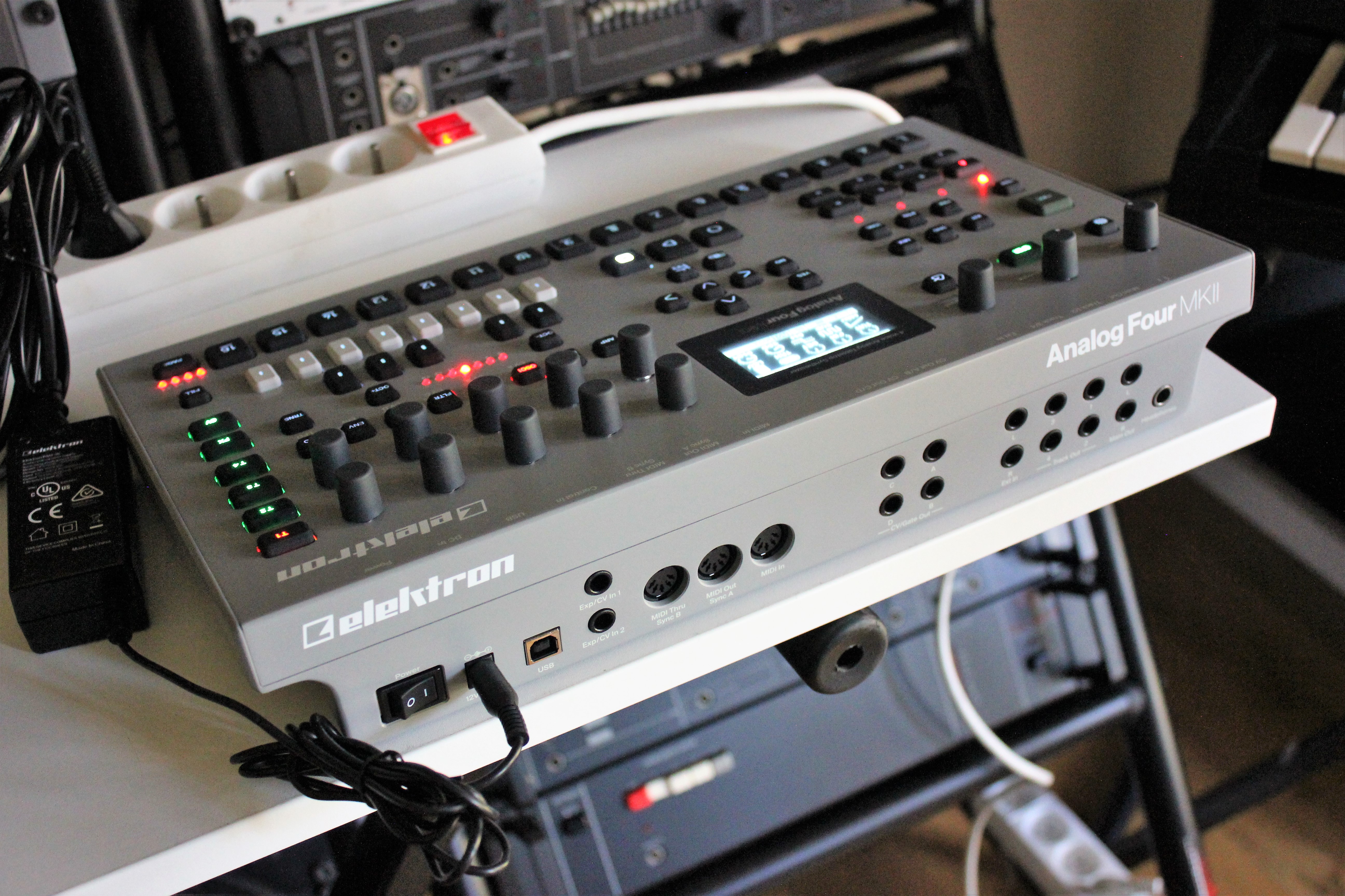 Analog4 MKII 2tof 10.JPG