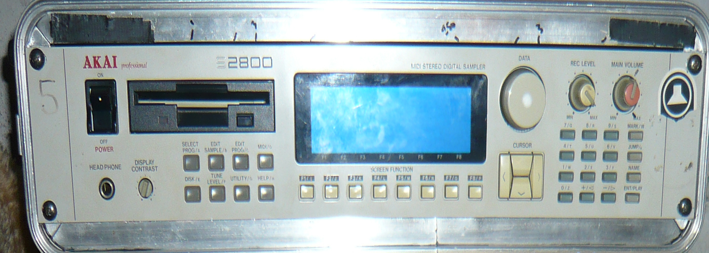 Akai 2800 sampler 
