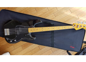 Squier Matt Freeman Precision Bass