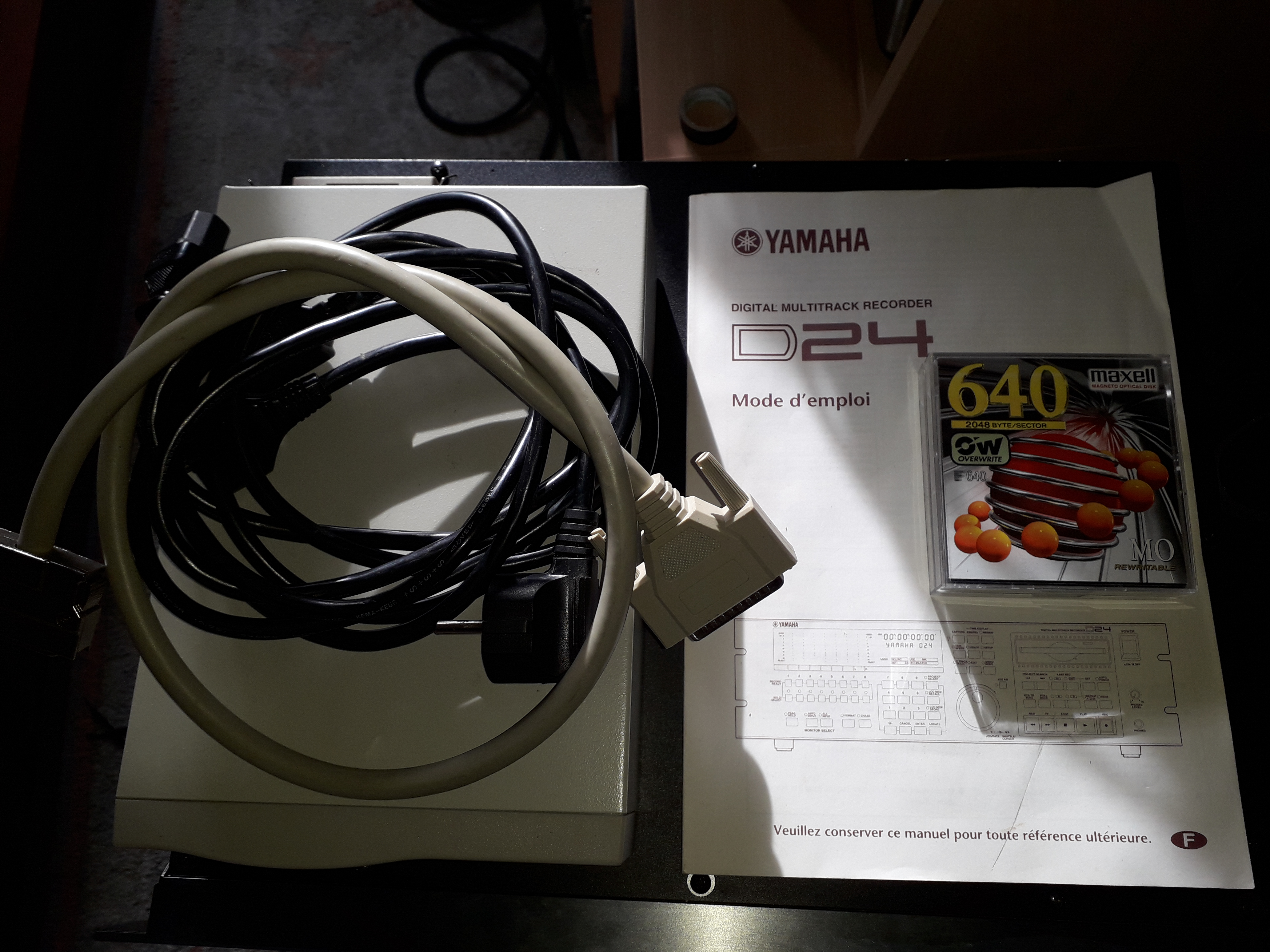 Yamaha D24 (41615)